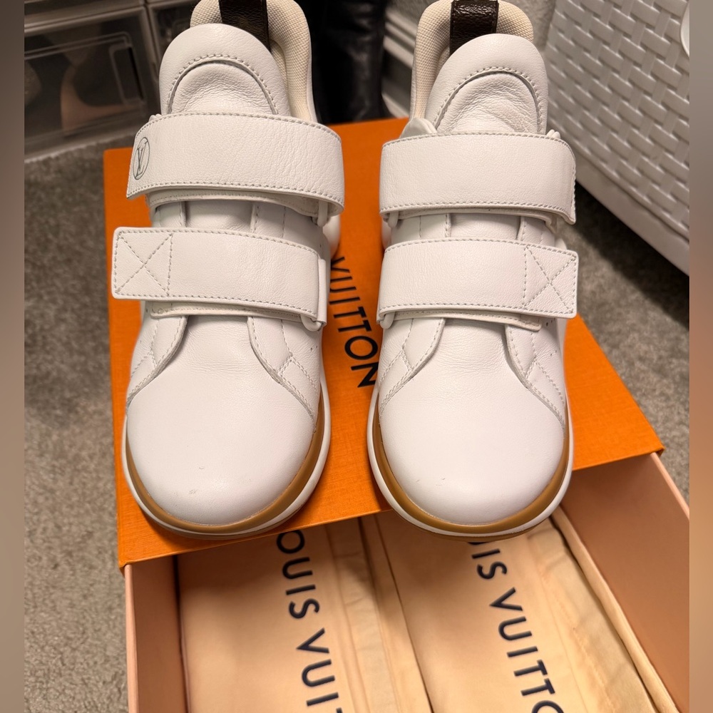 Louis Vuitton Sneakers - Picture 9 of 9